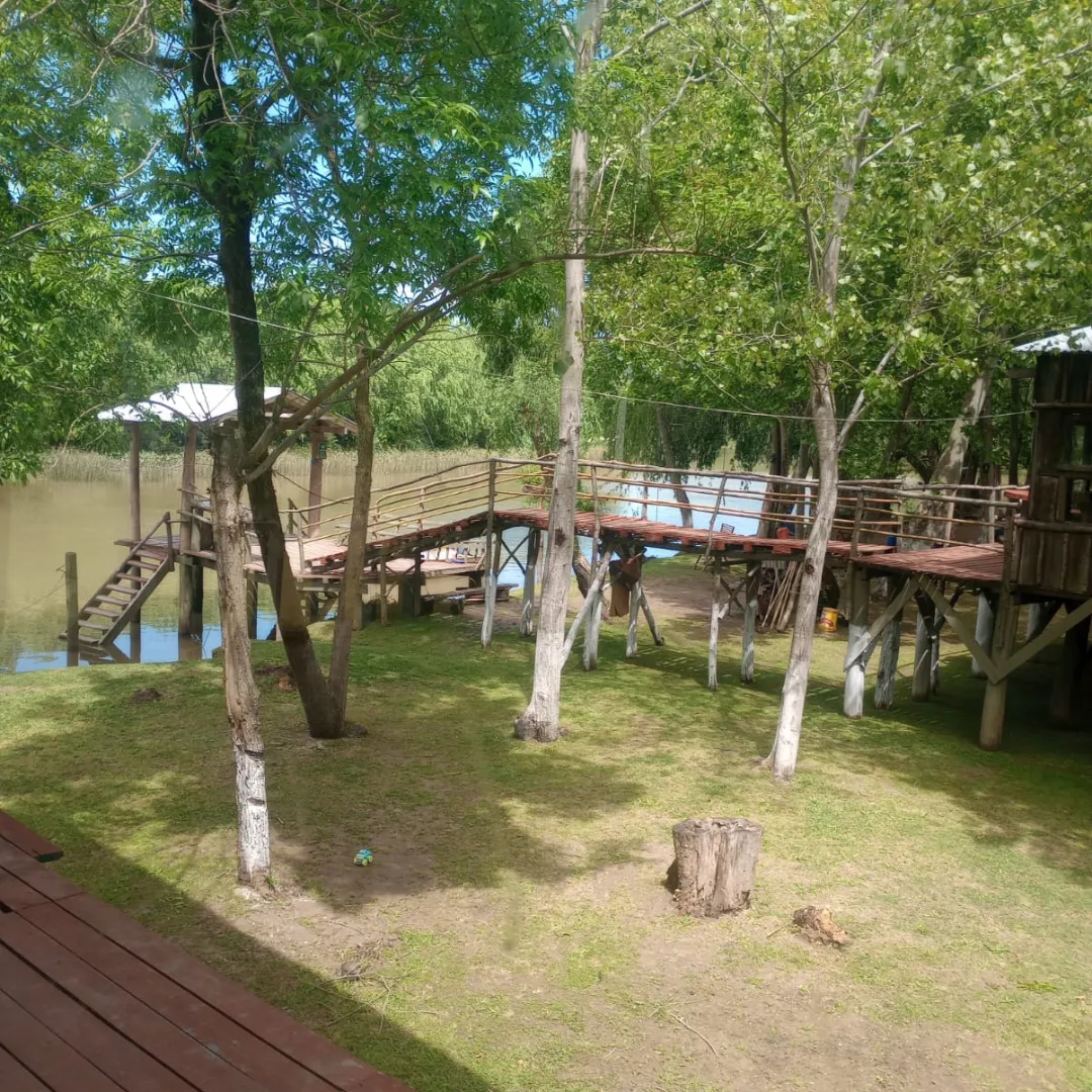 Muelle y pasarela para pesca en verano